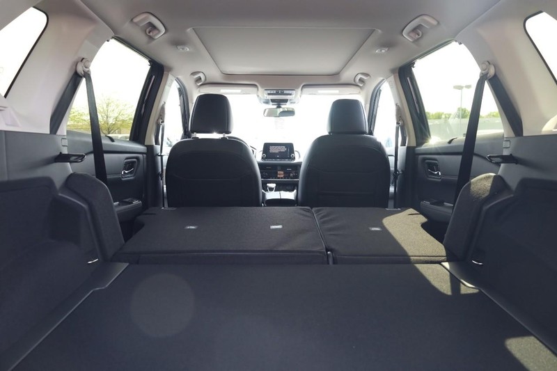 Nissan Rogue Vehicle Image 08
