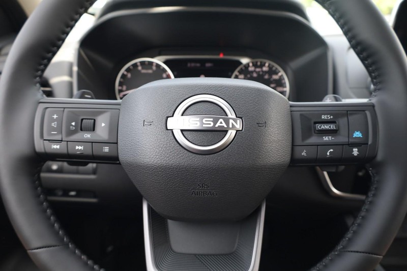 Nissan Rogue Vehicle Image 09