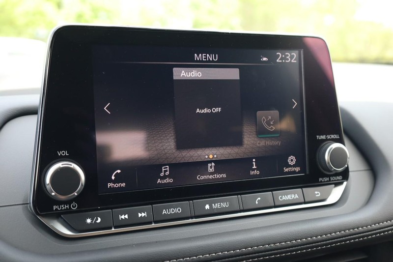 Nissan Rogue Vehicle Image 11