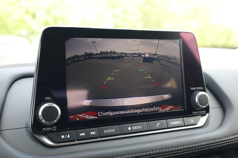 Nissan Rogue Vehicle Image 13