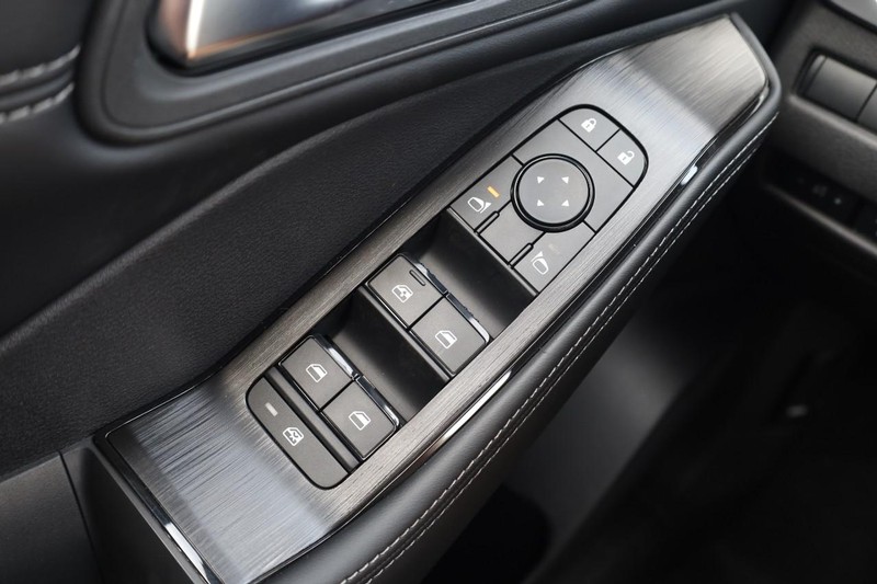 Nissan Rogue Vehicle Image 18