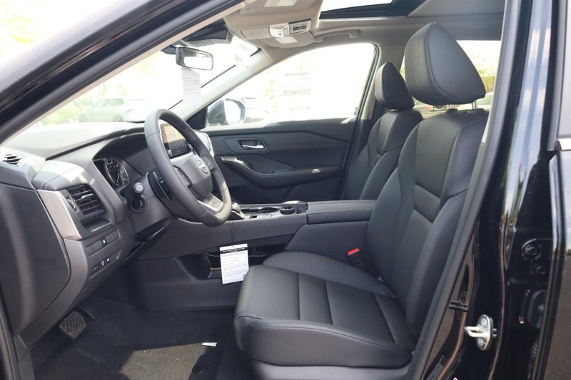 Nissan Rogue Vehicle Image 21