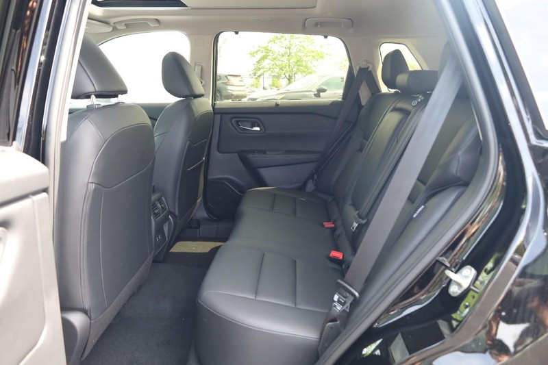 Nissan Rogue Vehicle Image 22