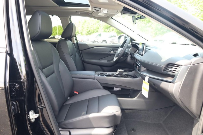 Nissan Rogue Vehicle Image 26