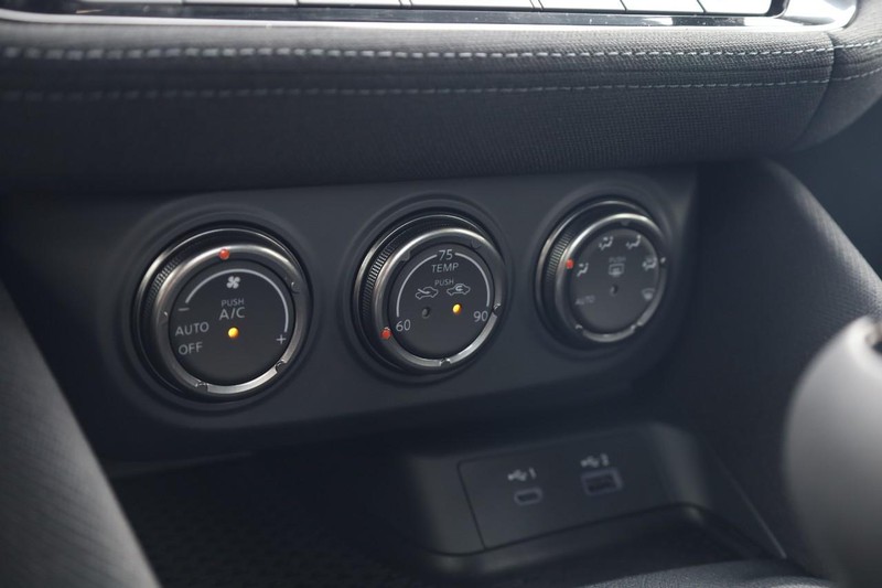 Nissan Z Vehicle Image 14