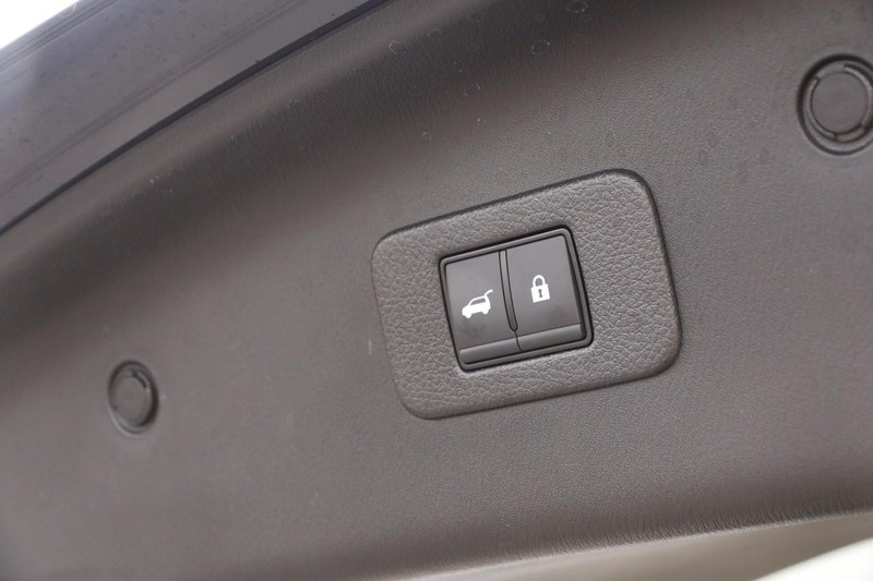 Nissan Armada Vehicle Image 08