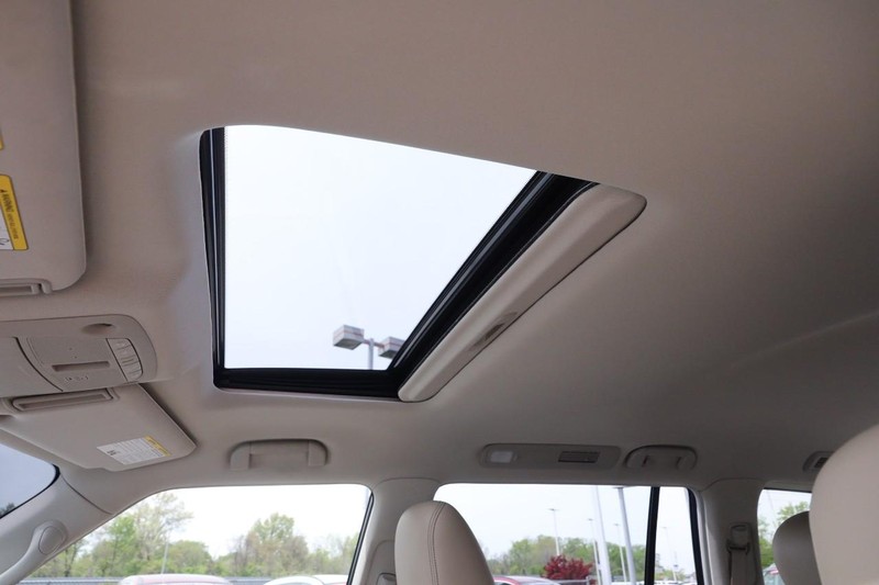 Nissan Armada Vehicle Image 09
