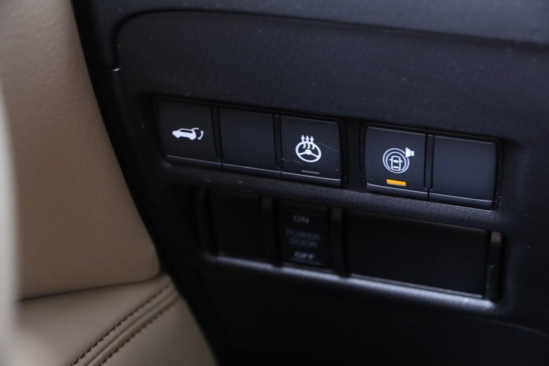 Nissan Armada Vehicle Image 22