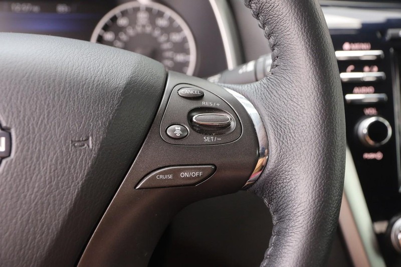 Nissan Murano Vehicle Image 12