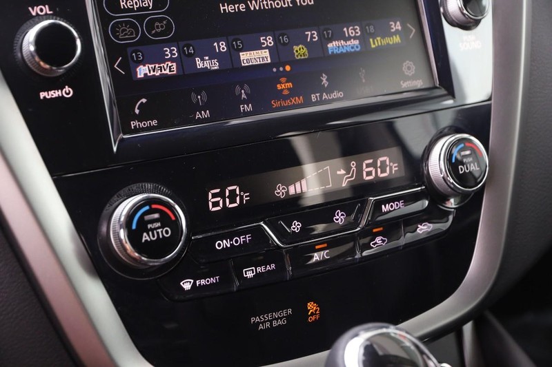 Nissan Murano Vehicle Image 16