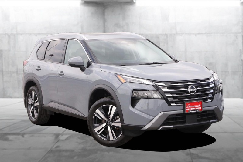 Nissan Rogue Vehicle Image 02