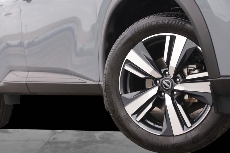 Nissan Rogue Vehicle Image 03