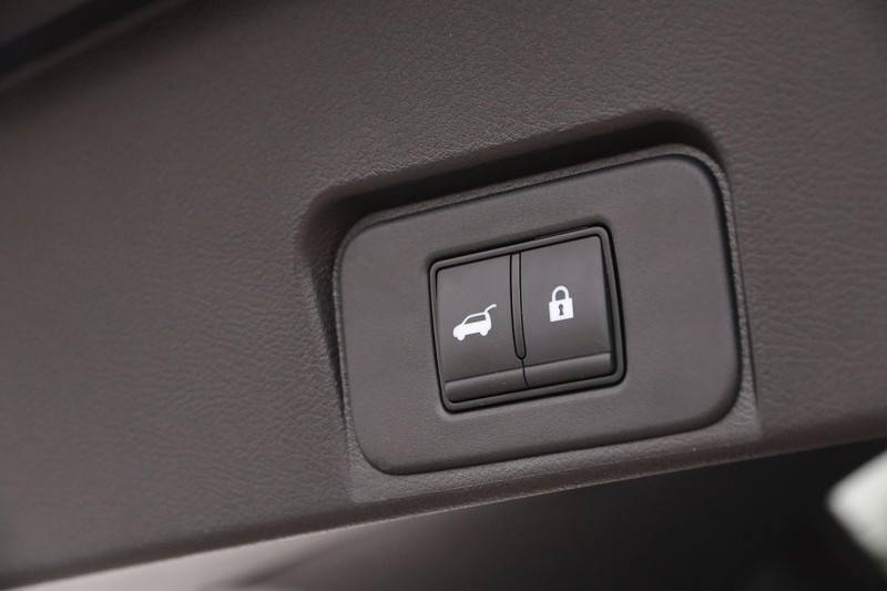 Nissan Rogue Vehicle Image 08