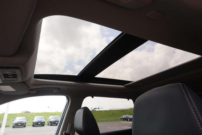 Nissan Rogue Vehicle Image 09