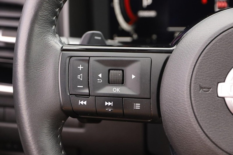 Nissan Rogue Vehicle Image 13