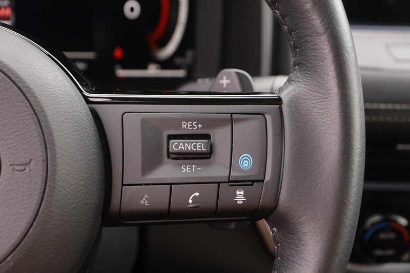 Nissan Rogue Vehicle Image 14