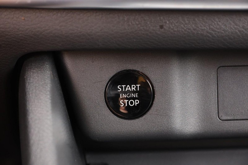 Nissan Rogue Vehicle Image 16