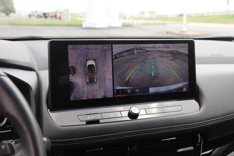 Nissan Rogue Vehicle Image 18