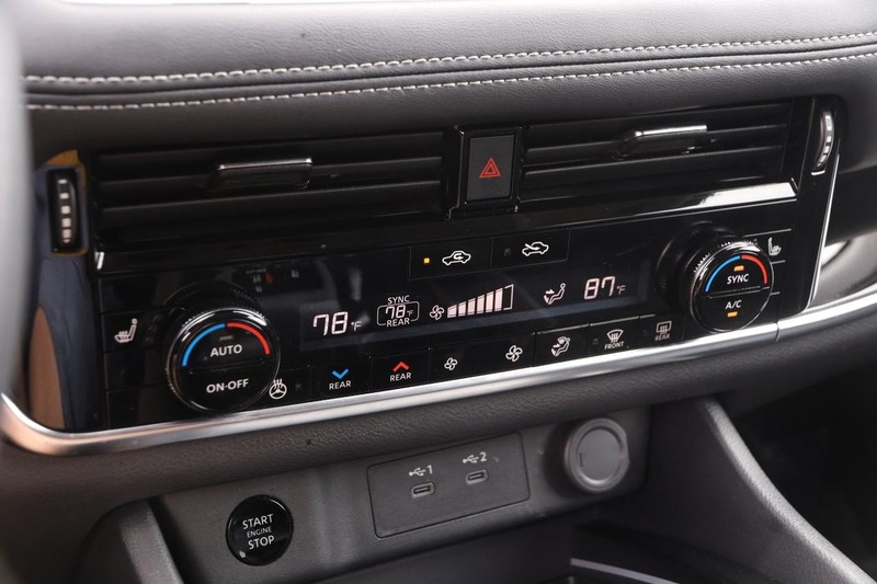 Nissan Rogue Vehicle Image 19