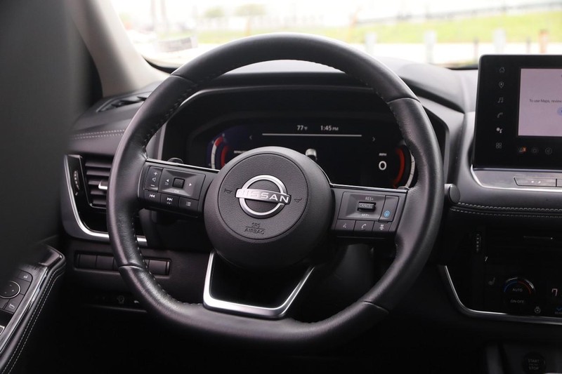 Nissan Rogue Vehicle Image 24