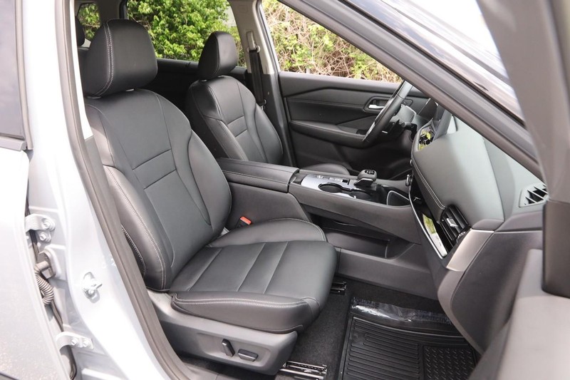 Nissan Rogue Vehicle Image 27