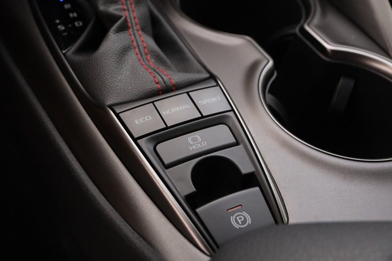 Toyota Camry Vehicle Image 18