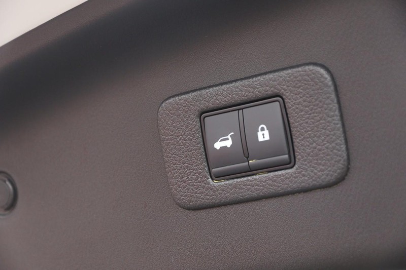 Nissan Armada Vehicle Image 09