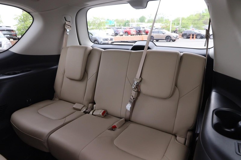 Nissan Armada Vehicle Image 13