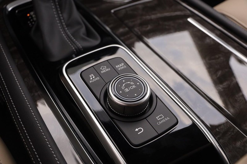 Nissan Armada Vehicle Image 22