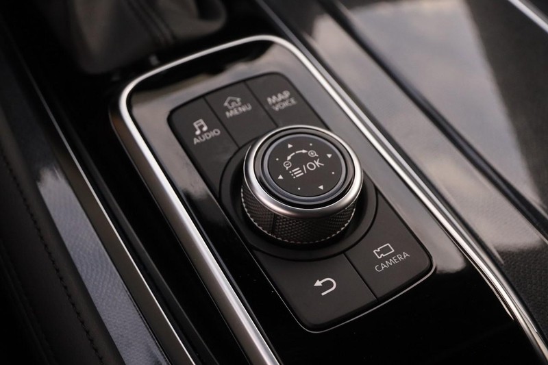 Nissan Armada Vehicle Image 19