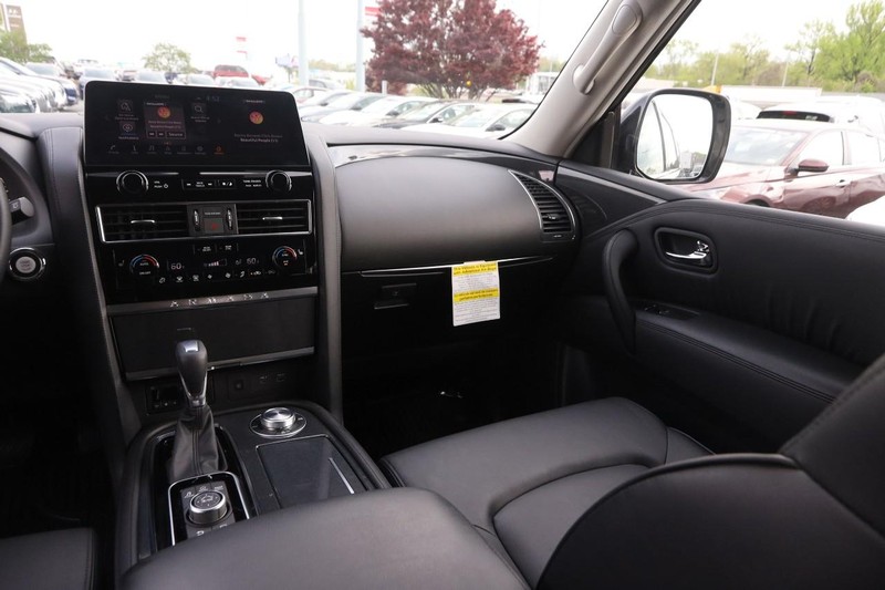 Nissan Armada Vehicle Image 25
