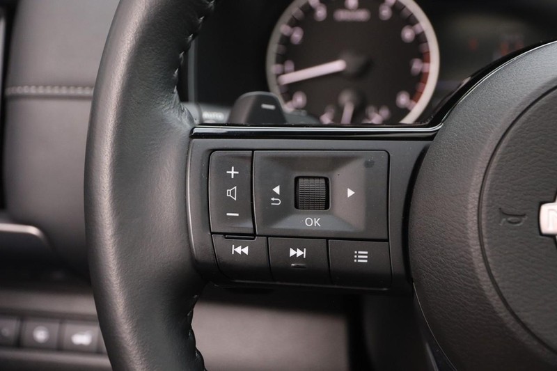 Nissan Pathfinder Vehicle Image 13