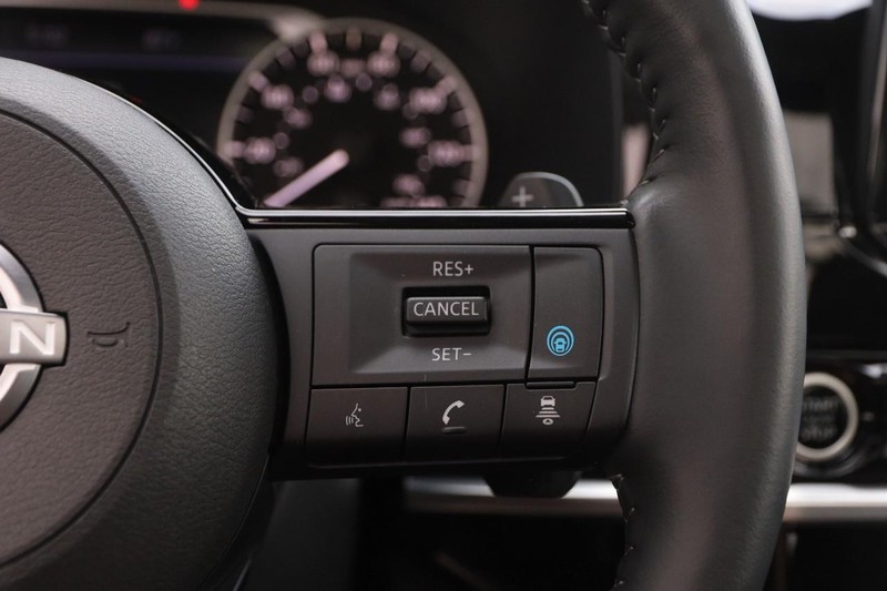 Nissan Pathfinder Vehicle Image 14