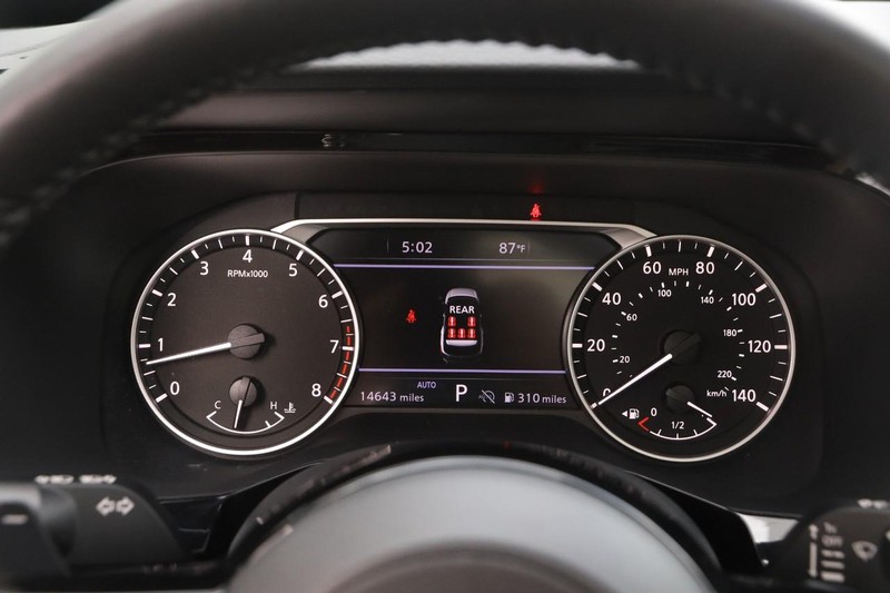 Nissan Pathfinder Vehicle Image 15