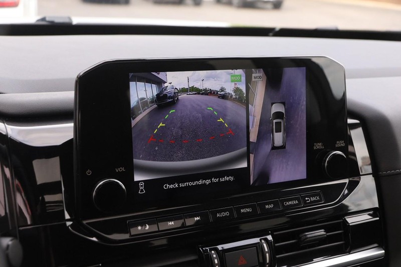 Nissan Pathfinder Vehicle Image 17