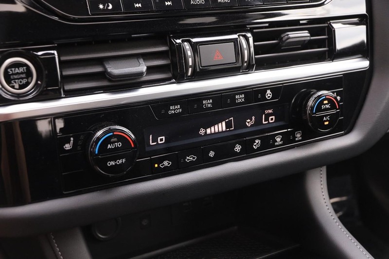 Nissan Pathfinder Vehicle Image 18