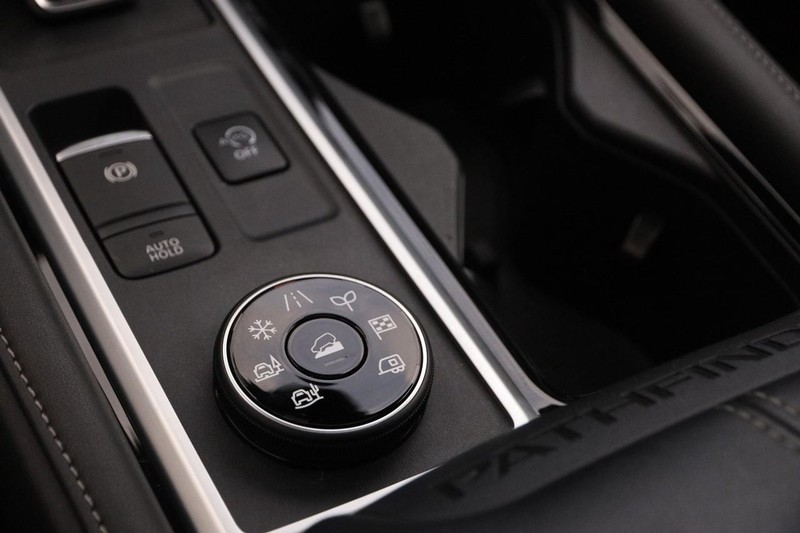 Nissan Pathfinder Vehicle Image 20