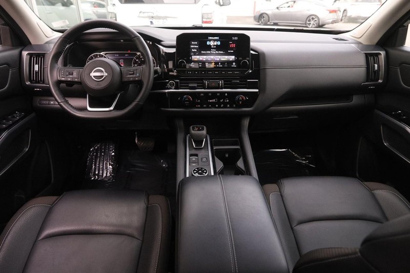 Nissan Pathfinder Vehicle Image 24