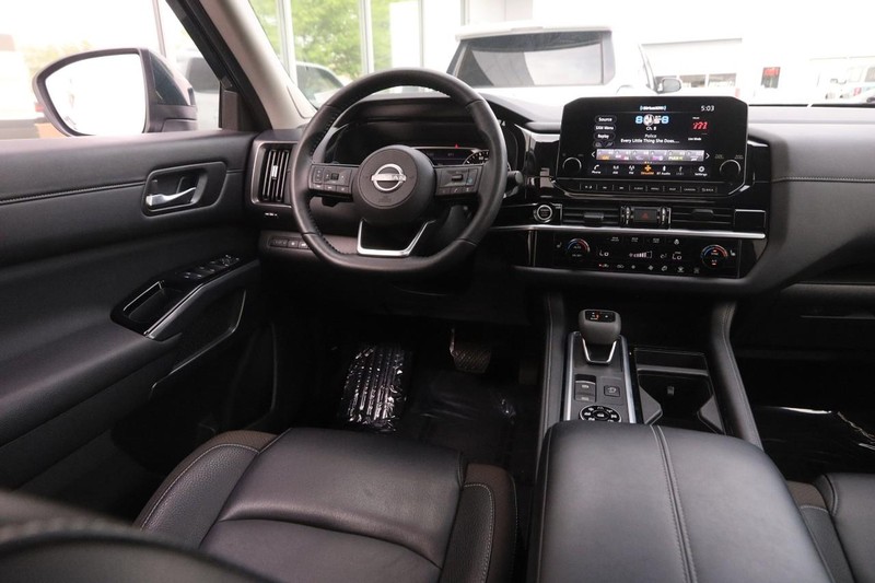 Nissan Pathfinder Vehicle Image 25