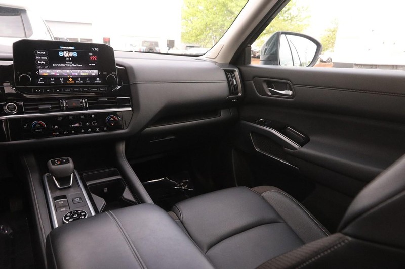 Nissan Pathfinder Vehicle Image 28