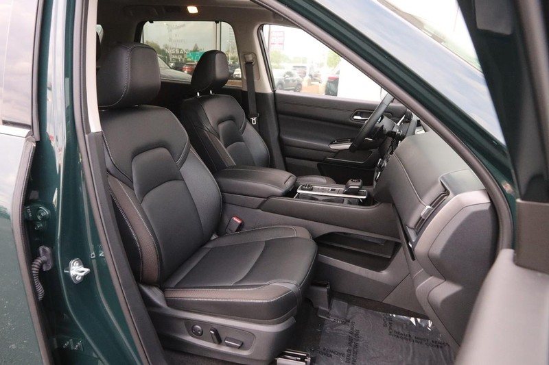 Nissan Pathfinder Vehicle Image 29
