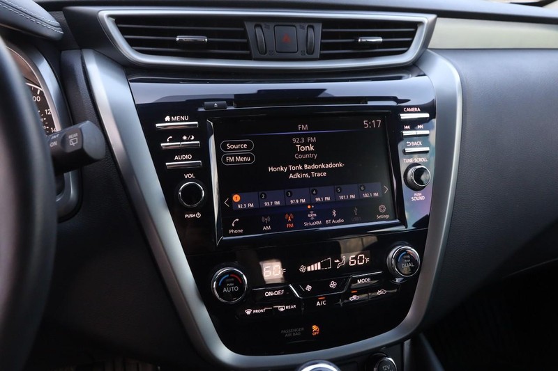 Nissan Murano Vehicle Image 14