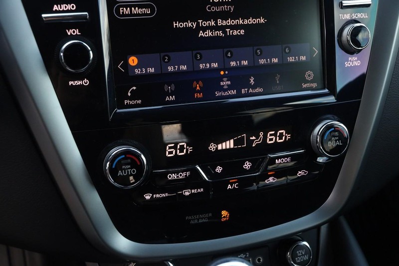 Nissan Murano Vehicle Image 16