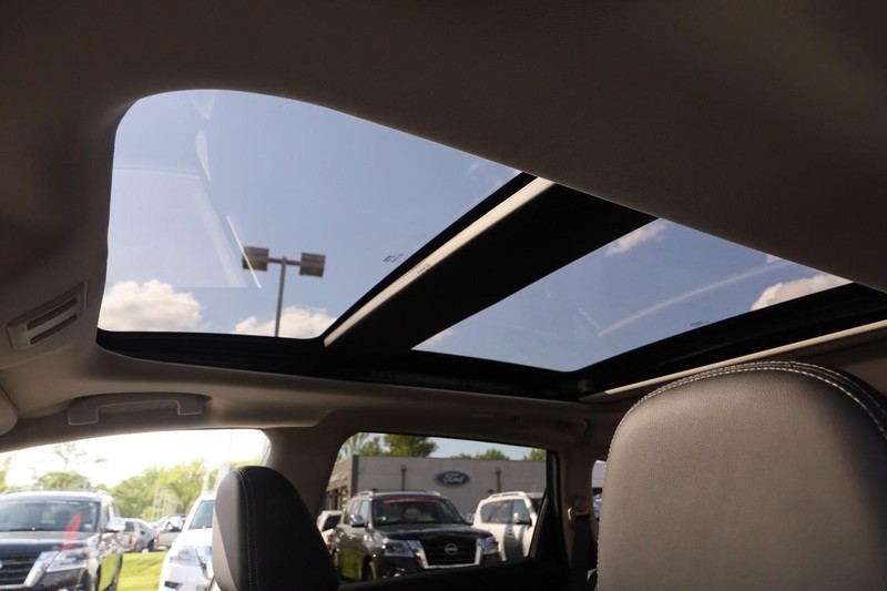 Nissan Murano Vehicle Image 09