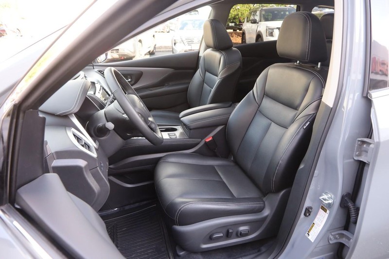 Nissan Murano Vehicle Image 10
