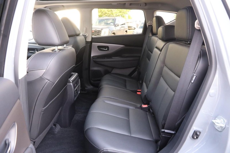 Nissan Murano Vehicle Image 11