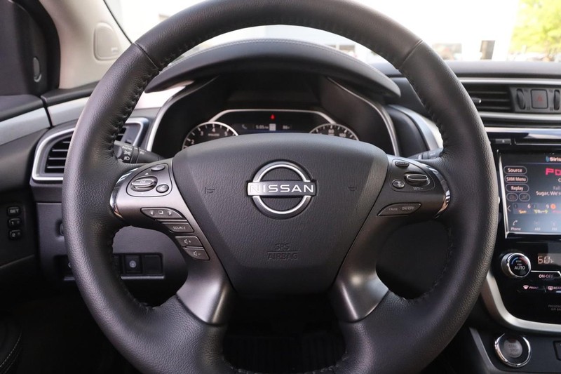 Nissan Murano Vehicle Image 12