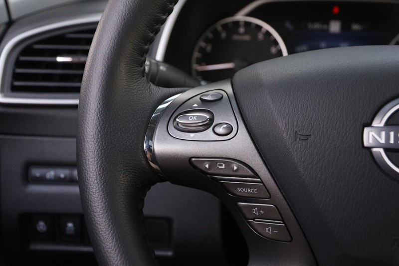 Nissan Murano Vehicle Image 13