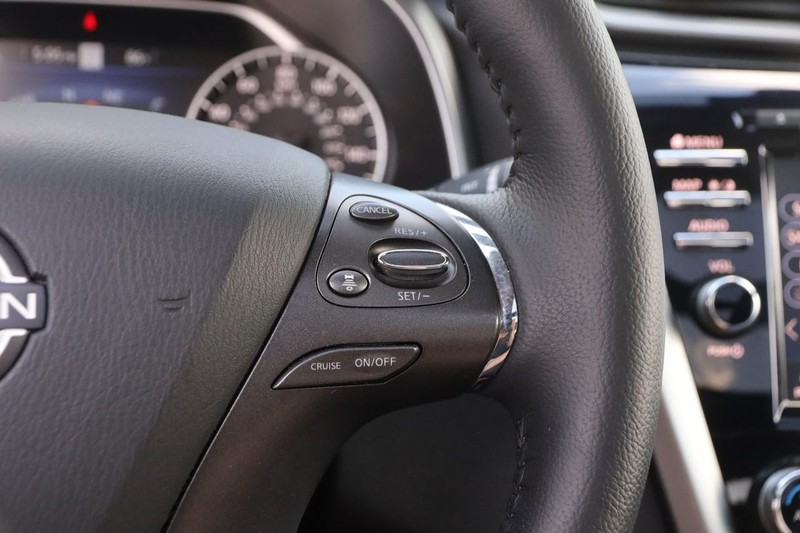 Nissan Murano Vehicle Image 14