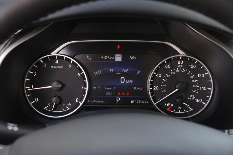 Nissan Murano Vehicle Image 15